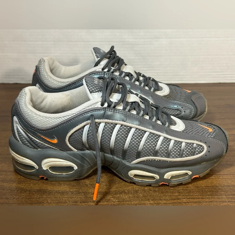 Nike Men's Size 10 Tailwind 4 Dark Grey Total Orange Athletic Running Shoes - Picture 3 of 8